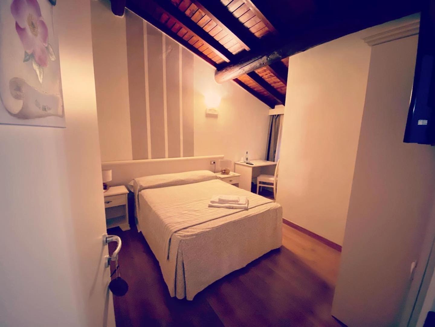 B&B Corte Delle Rose Кастельони деле Стивиере Екстериор снимка