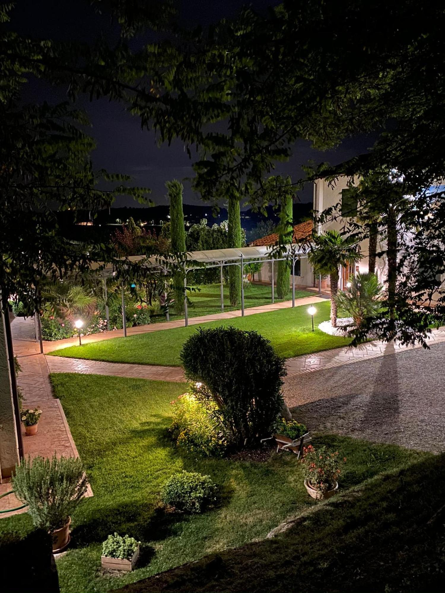 B&B Corte Delle Rose Кастельони деле Стивиере Екстериор снимка