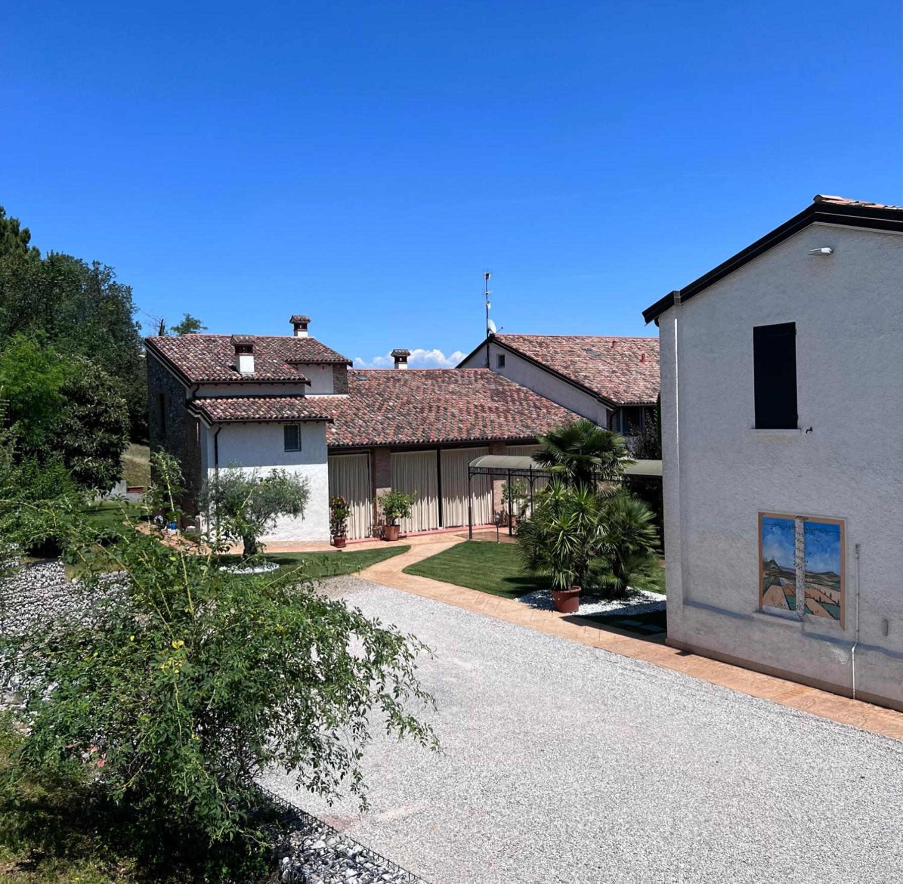 B&B Corte Delle Rose Кастельони деле Стивиере Екстериор снимка