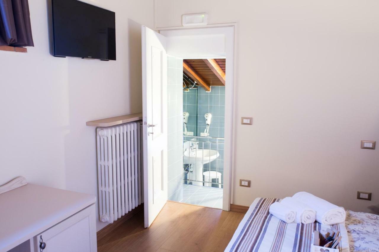 B&B Corte Delle Rose Кастельони деле Стивиере Екстериор снимка